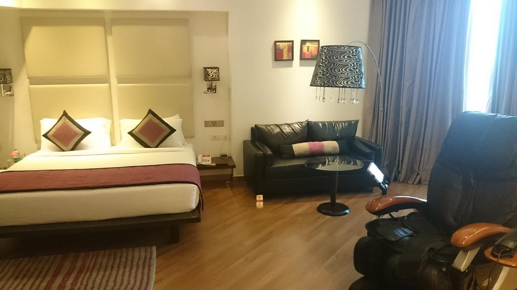 Hotel Ramada By Wyndham Navi Mumbai Exterior foto